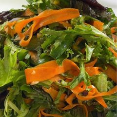 A picture of Spicy Honey Lemon Lettuce Salad.