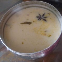 A picture of White kadi.