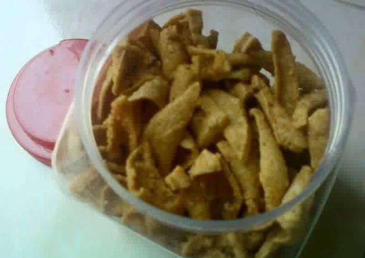 Kerupuk tahu super pedas