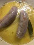 Biała kielbasa duszona w brandy