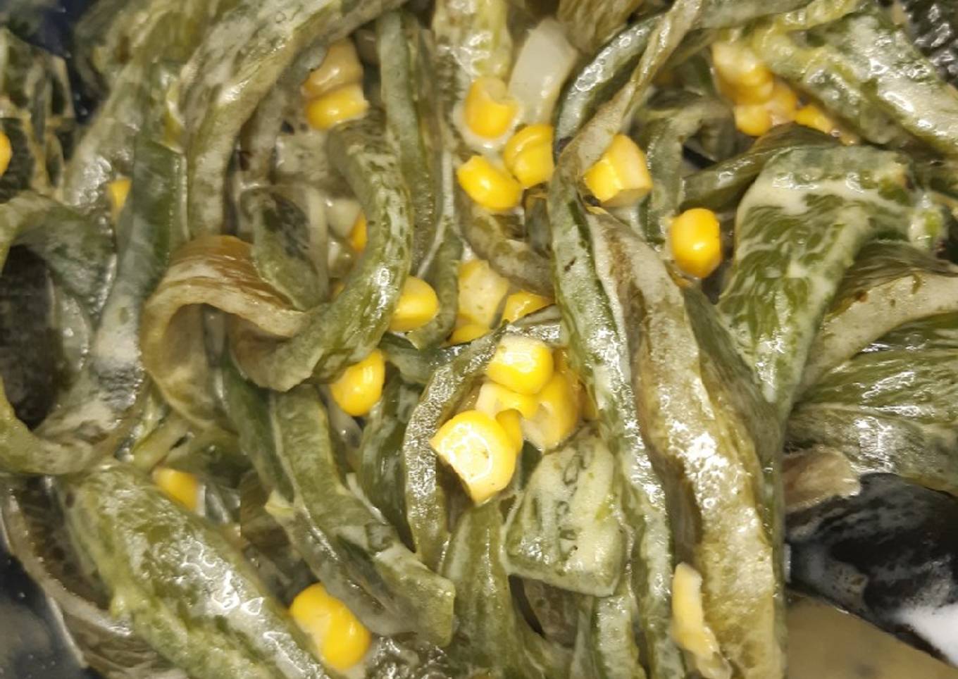 Rajas con crema y elote