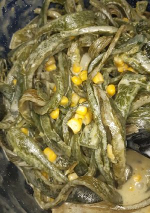 Una foto de Rajas con crema y elote
