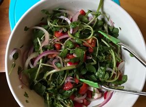 Una foto de Ensalada de berros