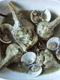 Alcachofas con almejas en salsa verde