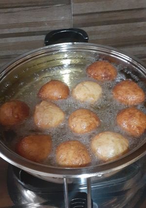 A picture of Mandasi (Fried Bread).