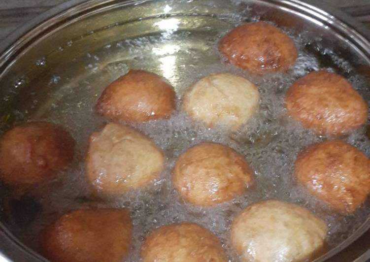 Steps to Prepare Quick Mandasi (Fried Bread)