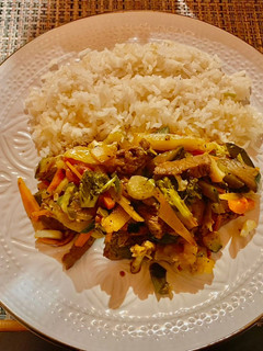 Una foto de Lomo con verduras salteadas