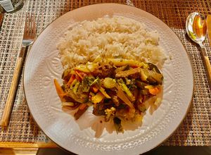 Una foto de Lomo con verduras salteadas
