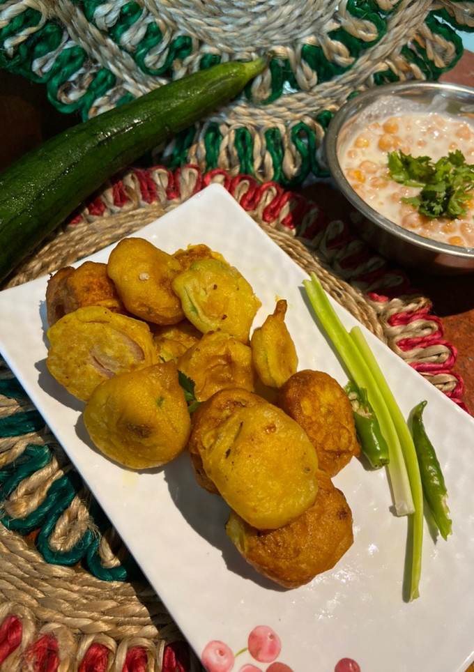 ગલકા ના ભજીયા (Galka Bhajiya Recipe In Gujarati) રેસીપી મુખ્ય ફોટો