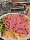 Pasta de huevo casera de colores