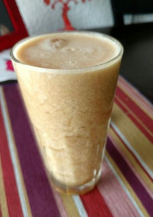 Una foto de Licuado de manzana - melón