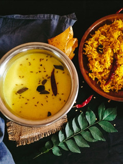 ગુજરાતી કઢી (Gujarati Kadhi Recipe In Gujarati) રેસીપી મુખ્ય ફોટો