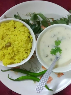 गुजराती कढी-खिचडी(gujarati kadhi khichdi recipe in hindi) रेसिपी मुख्य फोटो