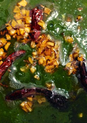 A picture of Garlic spinach curry  or Palak lahsuni.