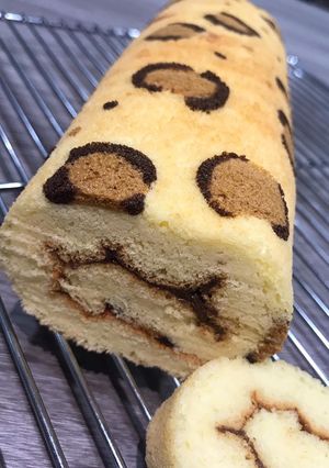 Foto resep LEOPARD ROLLCAKE w/ Chocolatte Spread Filling