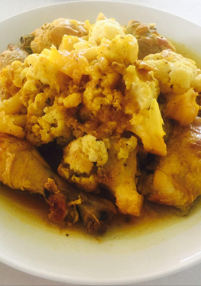Una foto de Pollo con coliflor