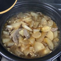 A picture of Beef and White Daikon Radish.