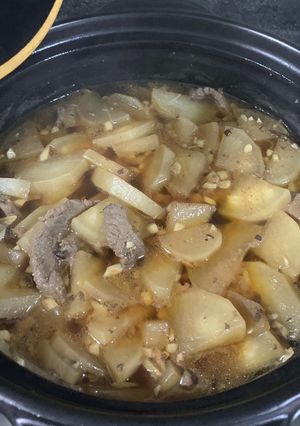 A picture of Beef and White Daikon Radish.