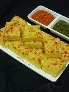 खट्टा ढोकला विथ लहसुन की चटनी (Khatta Dhokla with lehsun ki chutney recipe in Hindi) रेसिपी मुख्य फोटो