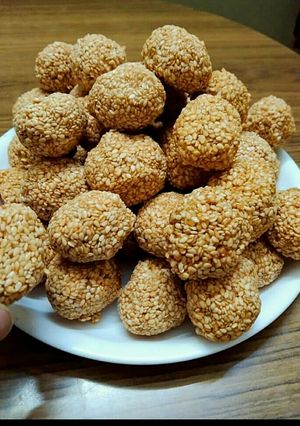 तिल के लड्डडू (Til ke laddu recipe in hindi) रेसिपी मुख्य फोटो