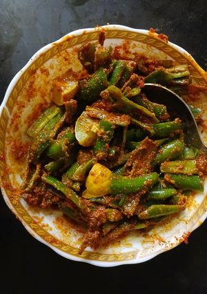 A picture of Green Chilli pickle.