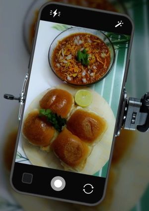 પુને મિસળ (Pune Misal Recipe In Gujarati) રેસીપી મુખ્ય ફોટો