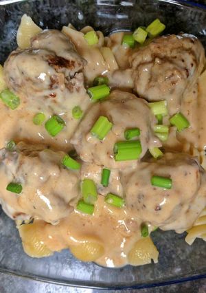 A picture of Easy Meatball, Mushroom pasta.
