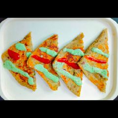 A picture of Aloo suji toast.