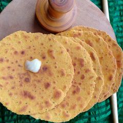 A picture of Mungdal Khakhra.