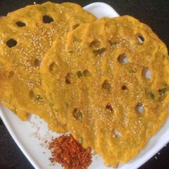 A picture of खमंग तिळाचे थालीपीठ।.