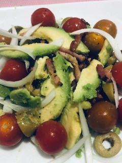 Una foto de Ensalada de aguacate 🥑