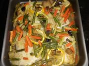 Una foto de lenguado al horno con verdura
