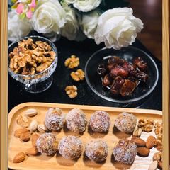 A picture of Healthy Dates and Coconut Ladoo.