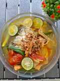 Sup kepala ikan salmon