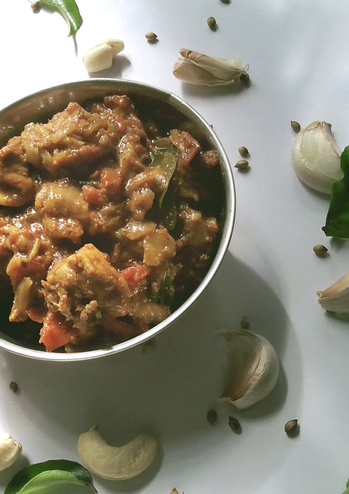 செட்டிநாடு சிக்கன் கறி(Chettinadu chicken curry recipe in tamil) செய்முறை முக்கிய புகைப்படம்