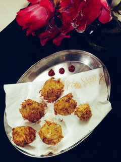 મેગી પકોડા(Meggi Pakoda Recipe In Gujarati) રેસીપી મુખ્ય ફોટો