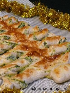 Фото Слоеная "ёлочка" с сыром и шпинатом.