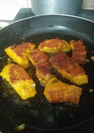 अमृतसरी तवा फिश फ्राई (Amritsari Tawa fish fry recipe in Hindi) रेसिपी मुख्य फोटो