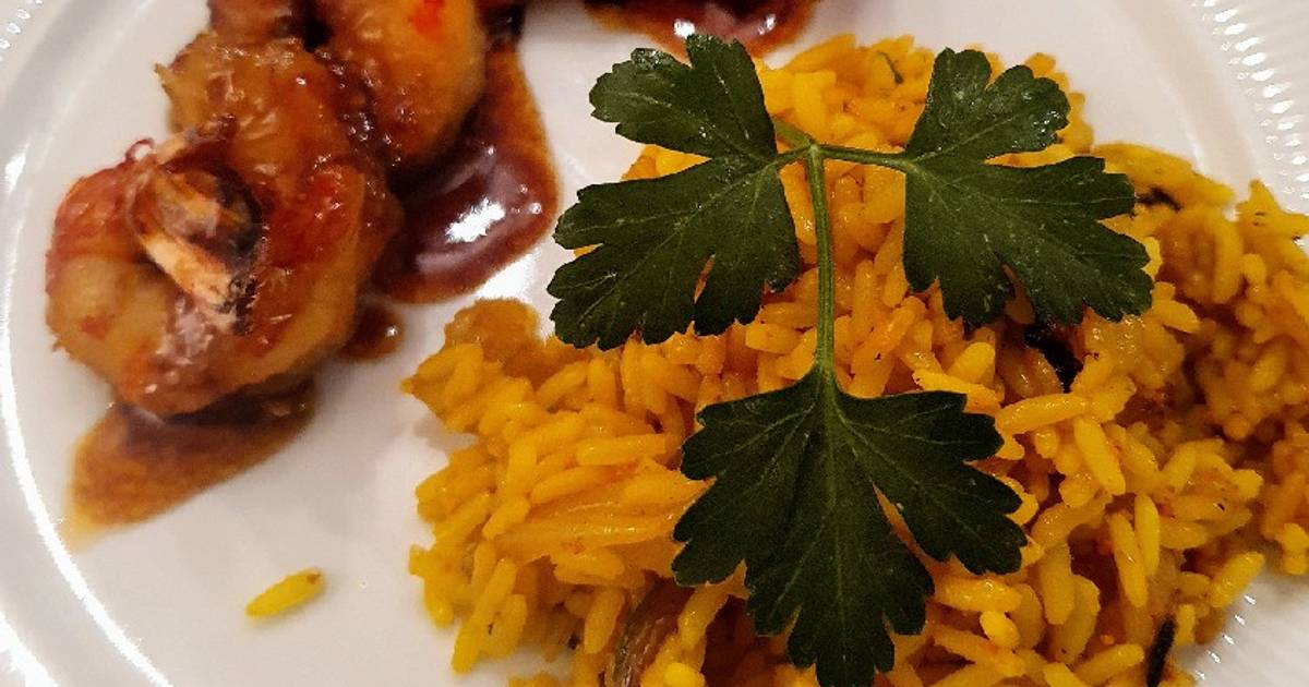 Gambones con ajo fermentado en miel y timbal de arroz al curry Receta de  Aurea Dias- Cookpad