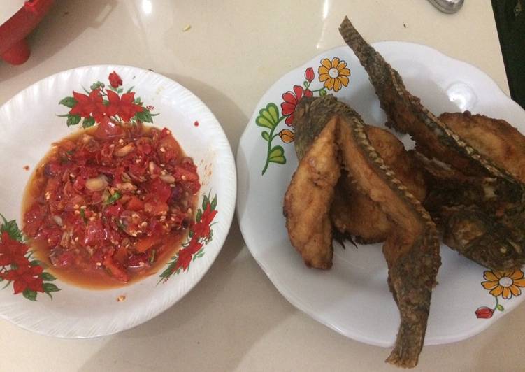 Nila goreng terbang sambal matah