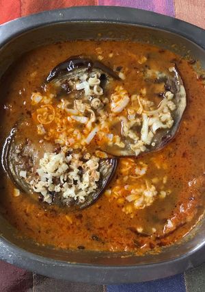 A picture of Eggplant cheese sandwich in raw mango gravy.