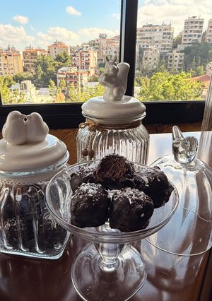 عکسی از دستور توپکهای خرمایی شکلاتی