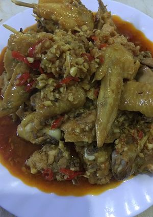 Hình của món Gà kho sả ớt.