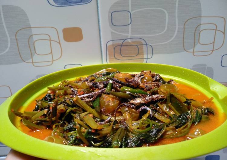 Langkah Mudah untuk Menyiapkan Tumis Kangkung Asam Pedas Teri yang Menggugah Selera