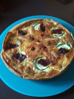 Una foto de Quiche de calabacín, puerro y mascarpone