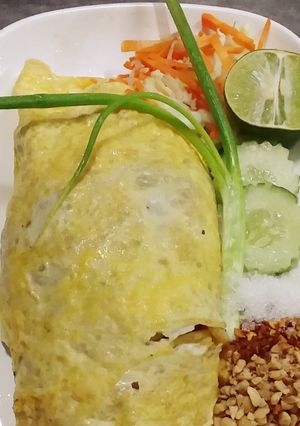 รูปของ ผัดไทยวุ้นเส้นไก่ห่อไข่