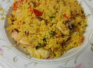 Foto principal de Couscous con verduras, pollo y cúrcuma