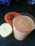 Vitamina de banana, maçã e mamão