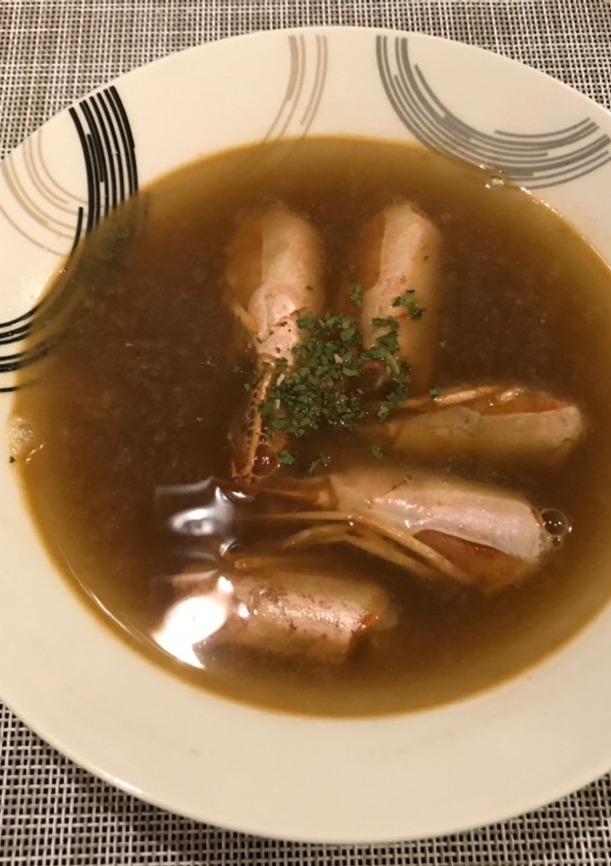 Una foto de Sopa de cabezas de gambas