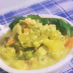 A picture of Aviyal Sadya(Curry).